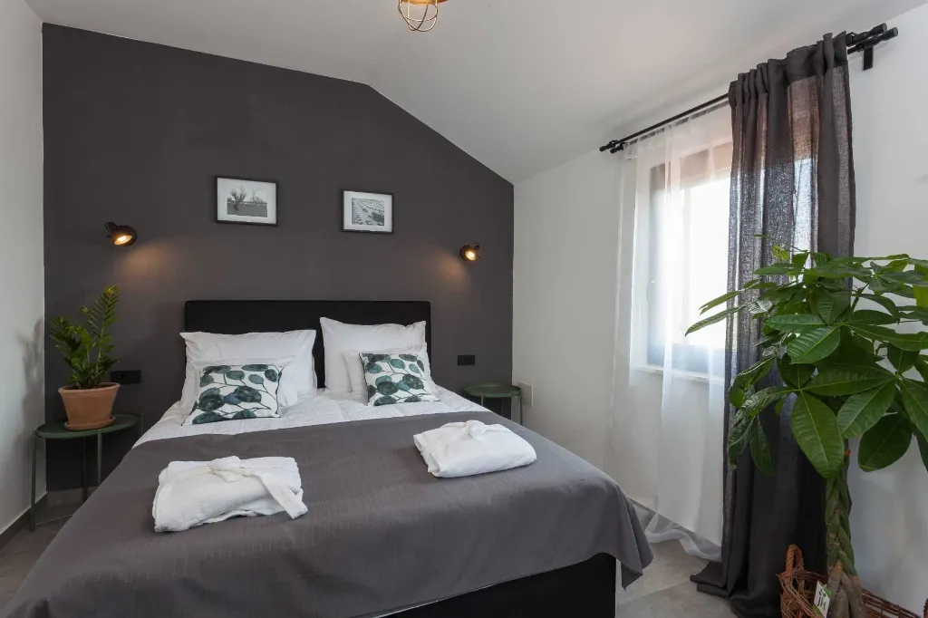 Villa in Biograd na Moru with Heated Pool (8 guests)