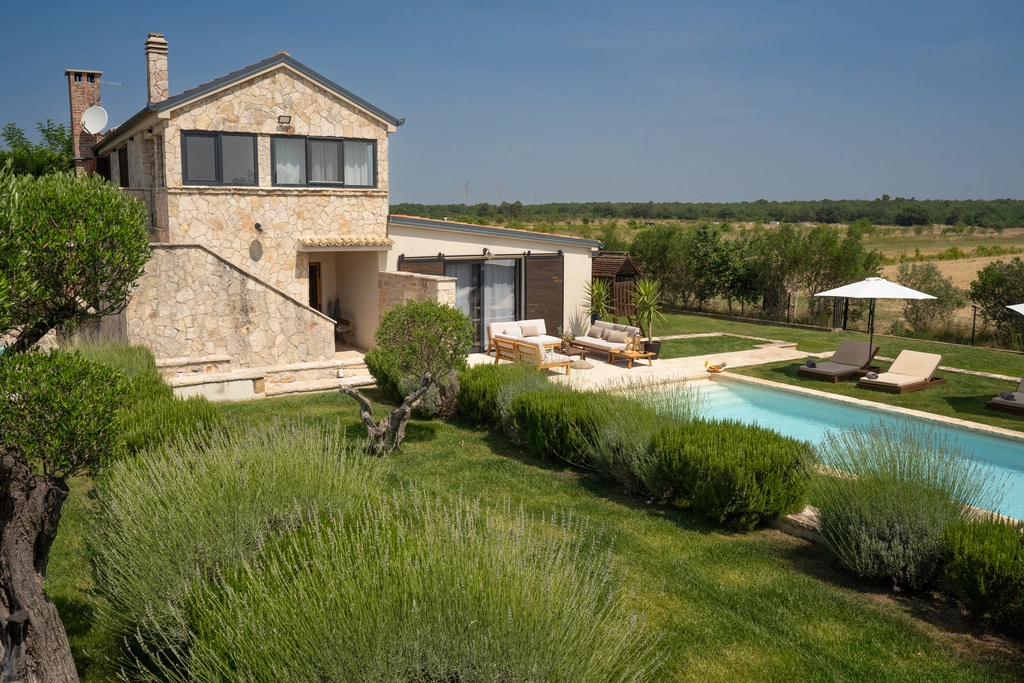 Villa in Biograd na Moru with Heated Pool (8 guests)