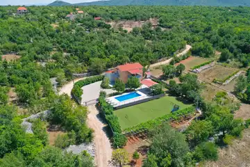 Private Pool Air-Conditioned Villa in Žeževica