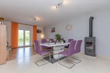 Private Pool Air-Conditioned Villa in Žeževica