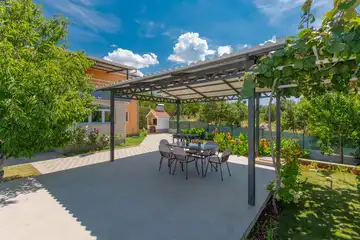 Private Pool Air-Conditioned Villa in Žeževica