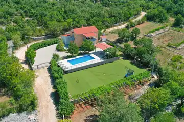 Private Pool Air-Conditioned Villa in Žeževica