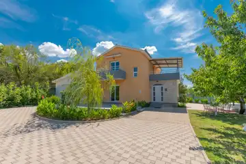 Private Pool Air-Conditioned Villa in Žeževica