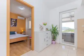 Private Pool Air-Conditioned Villa in Žeževica