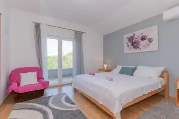 Private Pool Air-Conditioned Villa in Žeževica