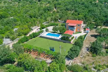 Private Pool Air-Conditioned Villa in Žeževica