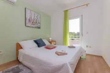 Private Pool Air-Conditioned Villa in Žeževica