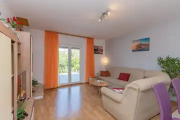 Private Pool Air-Conditioned Villa in Žeževica