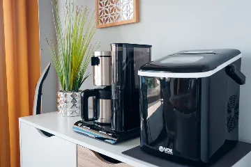 2-Bedroom Apartment with Pool in Slatine