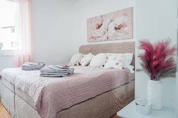 2-Bedroom Apartment with Pool in Slatine