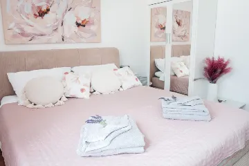 2-Bedroom Apartment with Pool in Slatine