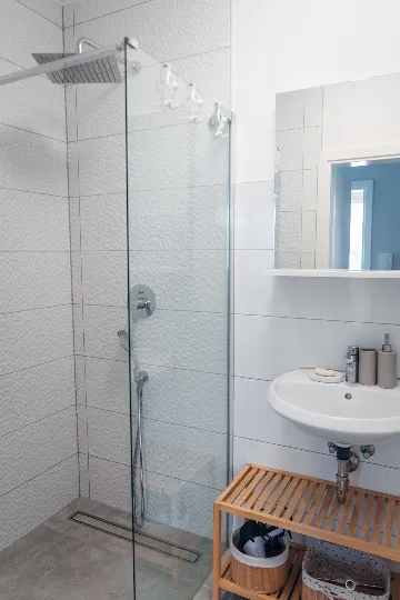 2-Bedroom Apartment with Pool in Slatine