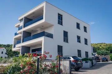 2-Bedroom Apartment with Pool in Slatine