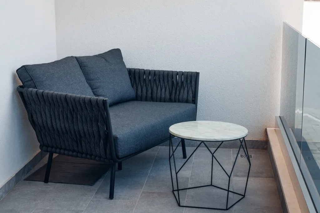 2-Bedroom Apartment with Pool in Slatine