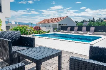 2-Bedroom Apartment with Pool in Slatine