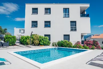 2-Bedroom Apartment with Pool in Slatine