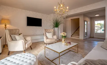 Villa with Pool, Sauna & Jacuzzi in Pražnica