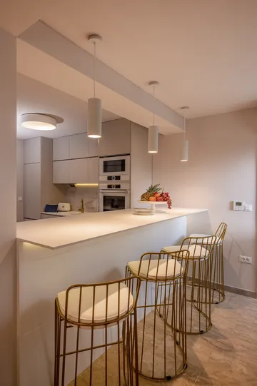 Villa with Pool, Sauna & Jacuzzi in Pražnica