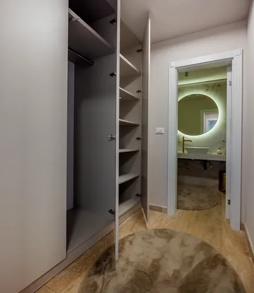 Villa with Pool, Sauna & Jacuzzi in Pražnica