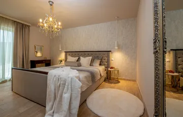 Villa with Pool, Sauna & Jacuzzi in Pražnica