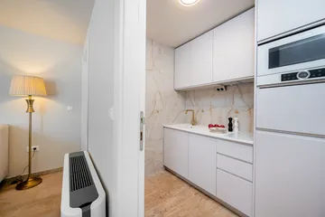 Villa with Pool, Sauna & Jacuzzi in Pražnica