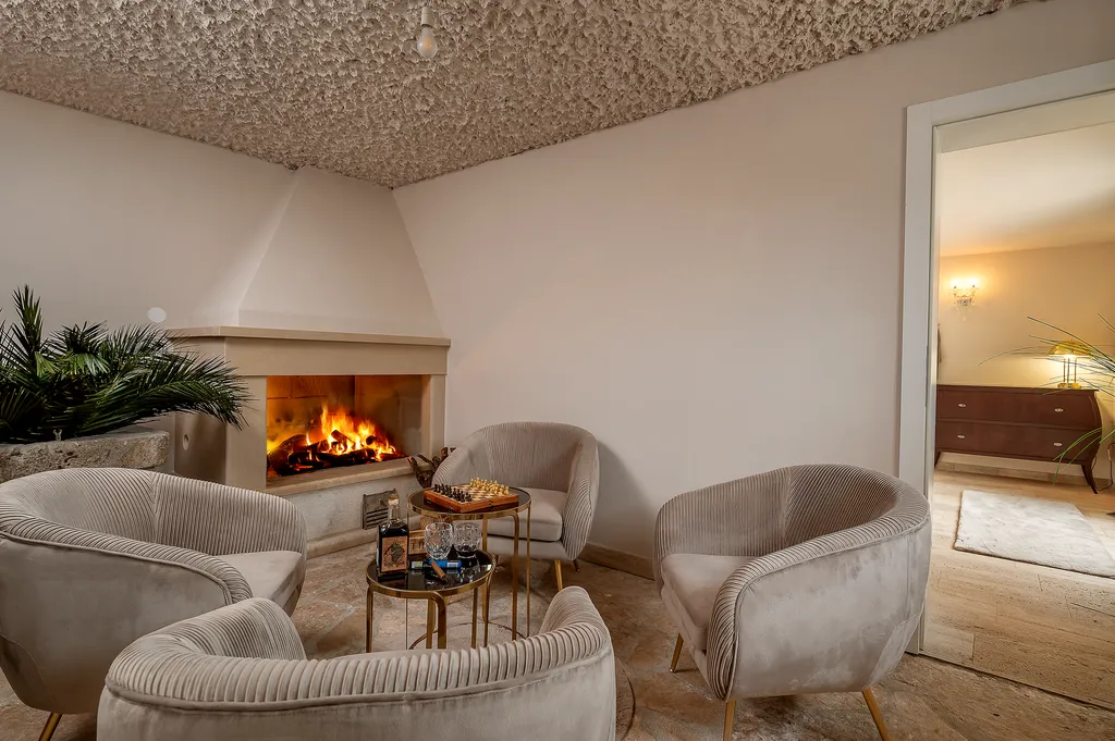 Villa with Pool, Sauna & Jacuzzi in Pražnica