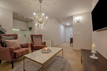 Villa with Pool, Sauna & Jacuzzi in Pražnica