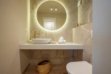 Villa with Pool, Sauna & Jacuzzi in Pražnica