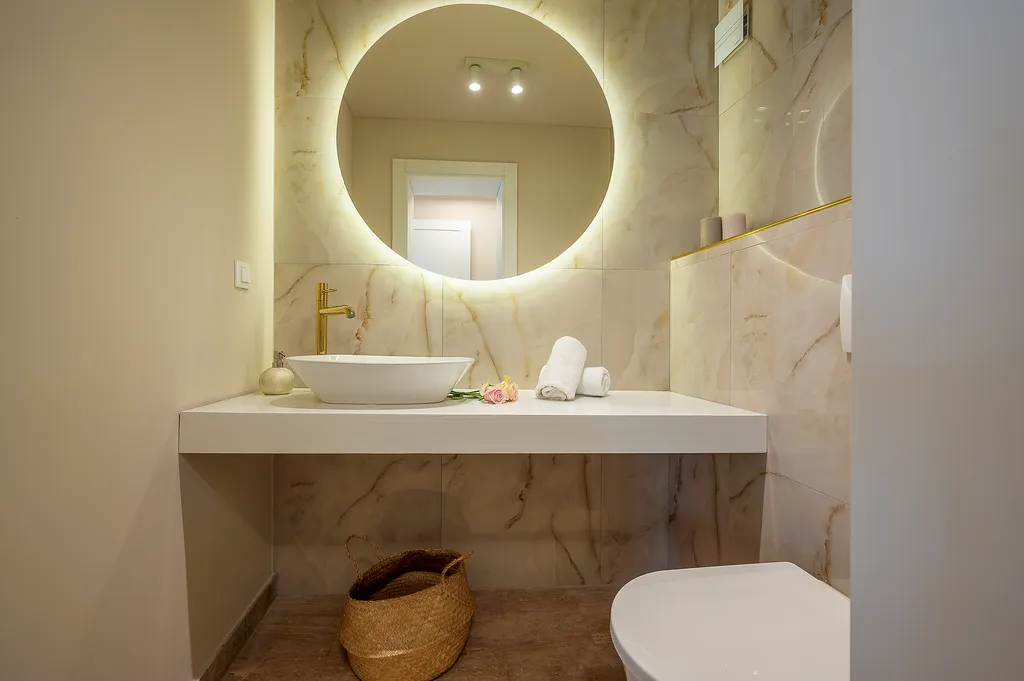 Villa with Pool, Sauna & Jacuzzi in Pražnica