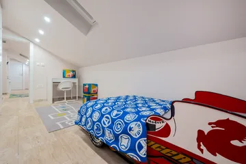 Villa with Pool, Sauna & Jacuzzi in Pražnica