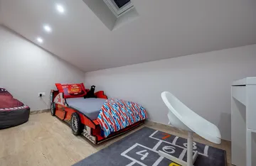 Villa with Pool, Sauna & Jacuzzi in Pražnica