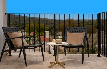 Villa with Pool, Sauna & Jacuzzi in Pražnica