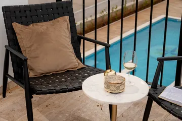 Villa with Pool, Sauna & Jacuzzi in Pražnica