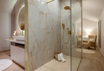 Villa with Pool, Sauna & Jacuzzi in Pražnica