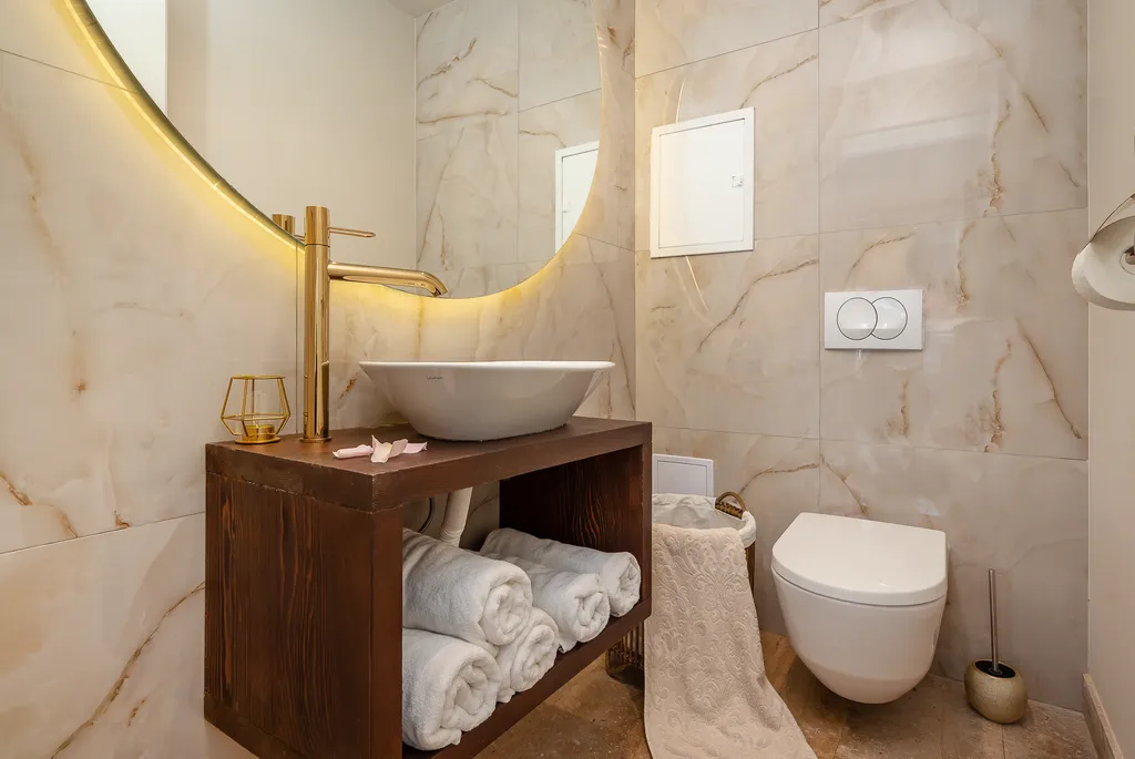 Villa with Pool, Sauna & Jacuzzi in Pražnica