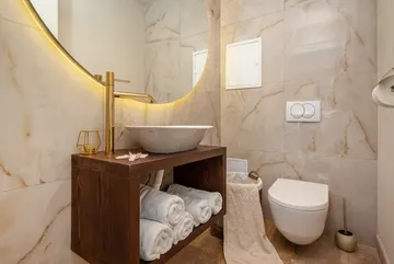 Villa with Pool, Sauna & Jacuzzi in Pražnica