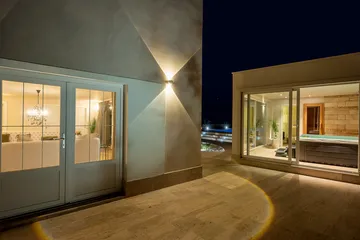 Villa with Pool, Sauna & Jacuzzi in Pražnica