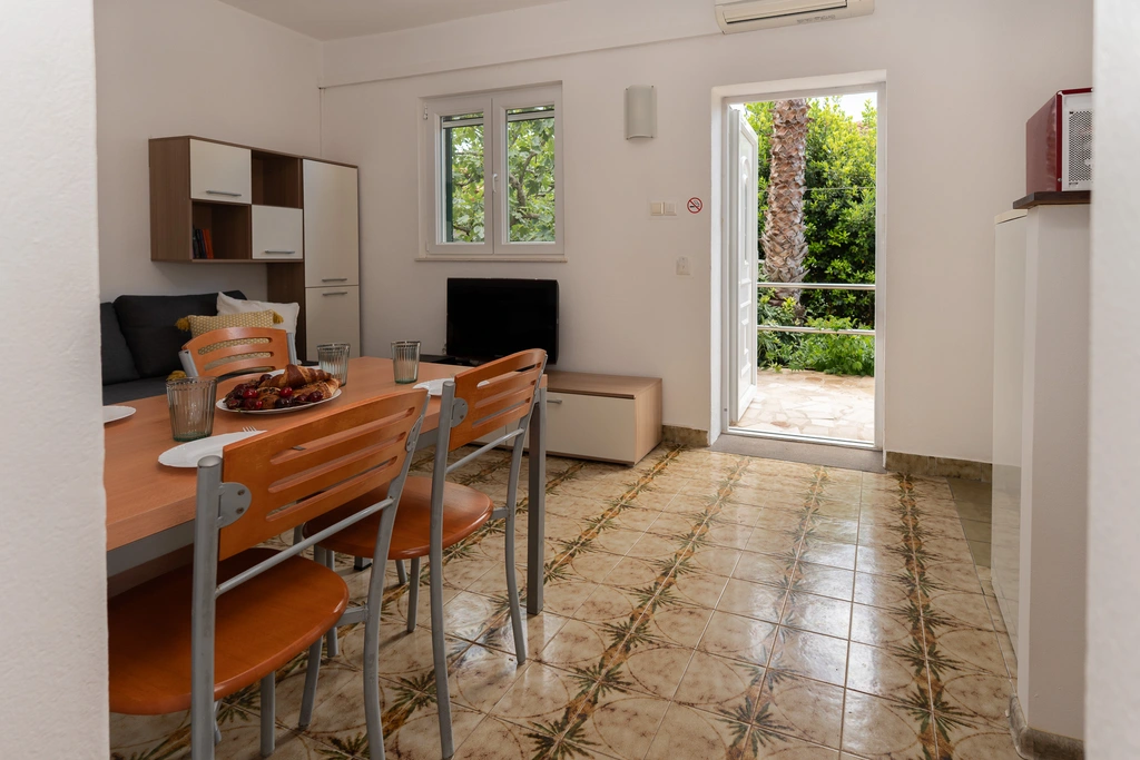 Spacious 2-Bedroom Apartment in Stivasnica, Croatia