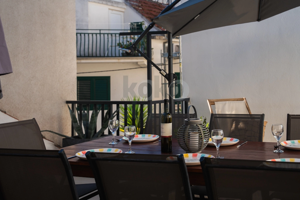 2-Bedroom House near Beach in Kaštel Lukšić