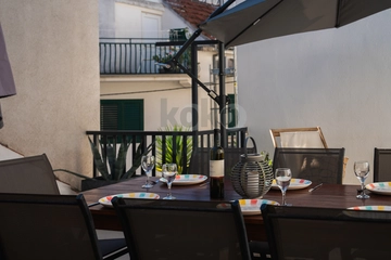 2-Bedroom House near Beach in Kaštel Lukšić