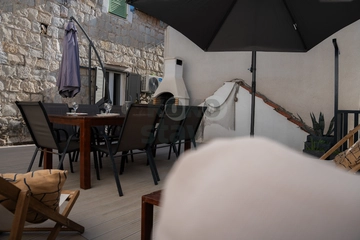 2-Bedroom House near Beach in Kaštel Lukšić