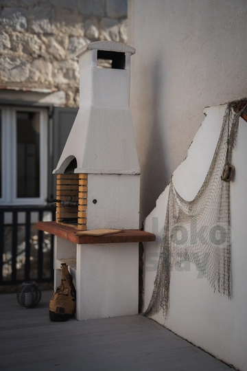 2-Bedroom House near Beach in Kaštel Lukšić