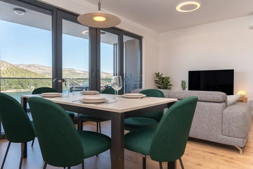 Sea-View 3-Bedroom Apartment with Terrace