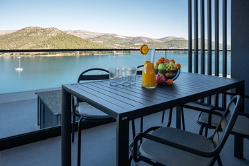 Sea-View 3-Bedroom Apartment with Terrace