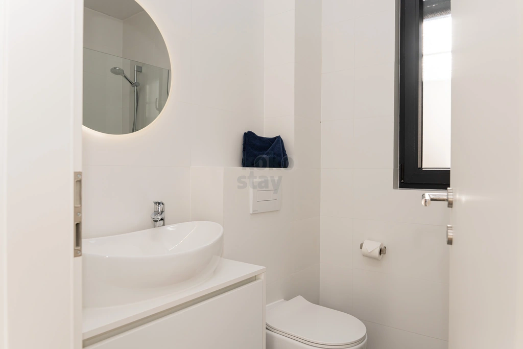 Sea-View 3-Bedroom Apartment with Terrace