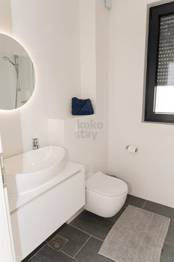 Sea-View 3-Bedroom Apartment with Terrace