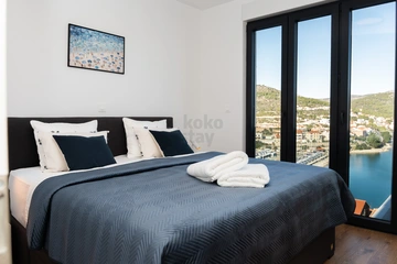 Sea-View 3-Bedroom Apartment with Terrace