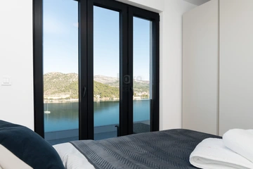 Sea-View 3-Bedroom Apartment with Terrace