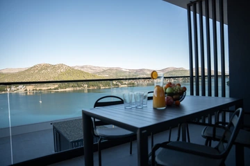 Sea-View 3-Bedroom Apartment with Terrace