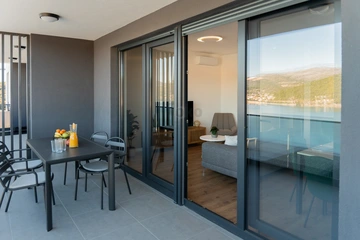 Sea-View 3-Bedroom Apartment with Terrace